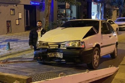 kaza-yapan-alkollu-ve-ehliyetsiz-surucu-hasarli-araciyla-poz-verdi