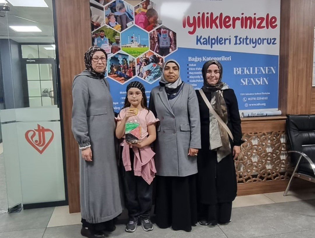 kutahyada-kuran-kursu-ogrencisi-harcliklarini-gazzeye-bagisladi