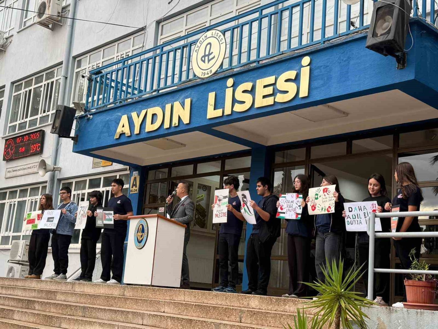 liseli-gencler-gazzedeki-zulme-dikkat-cekti