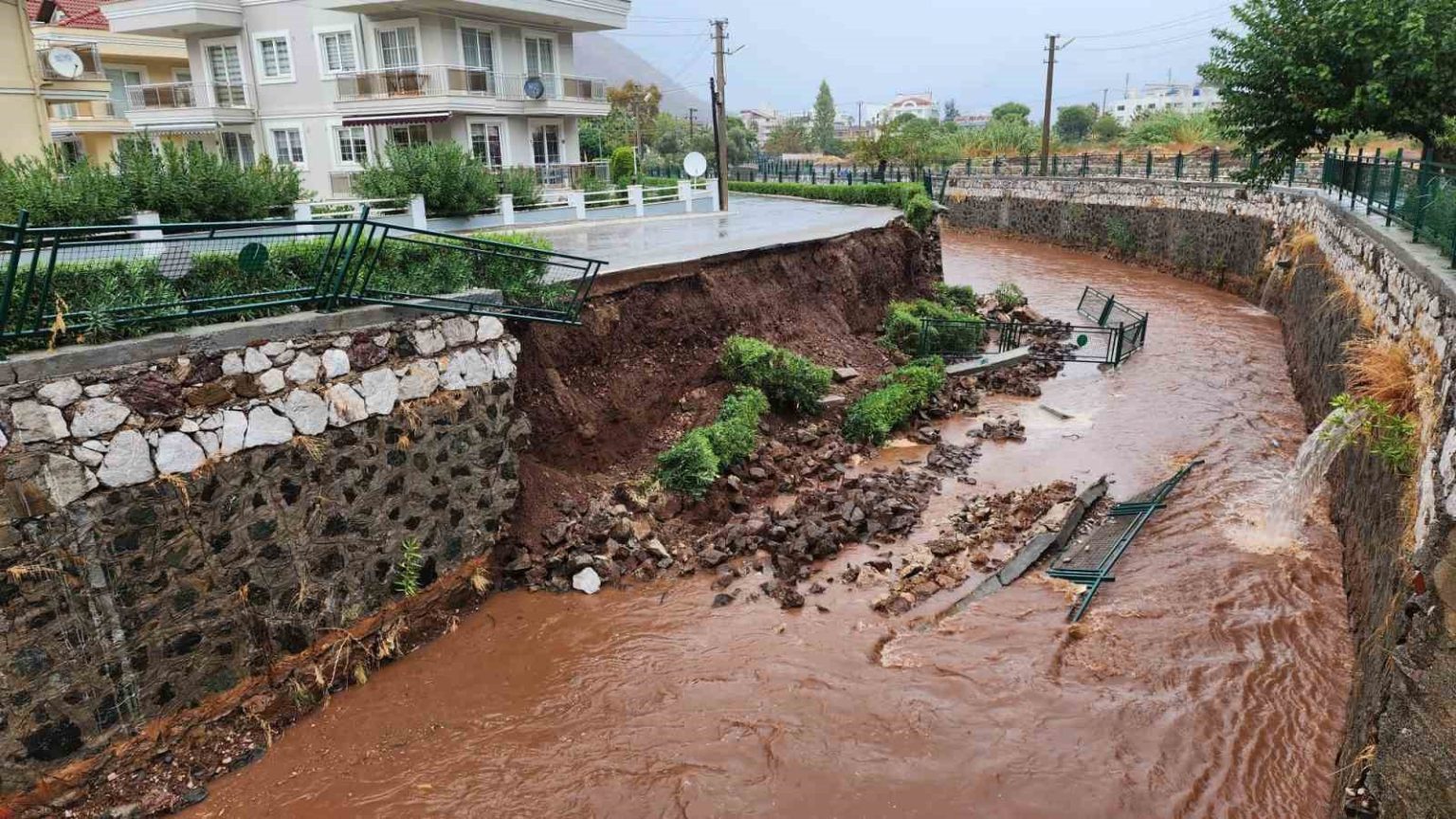 marmariste-saganak-yagis-hayati-olumsuz-etkiledi