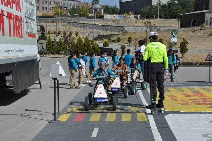 mobil-trafik-egitim-tiri-karsta