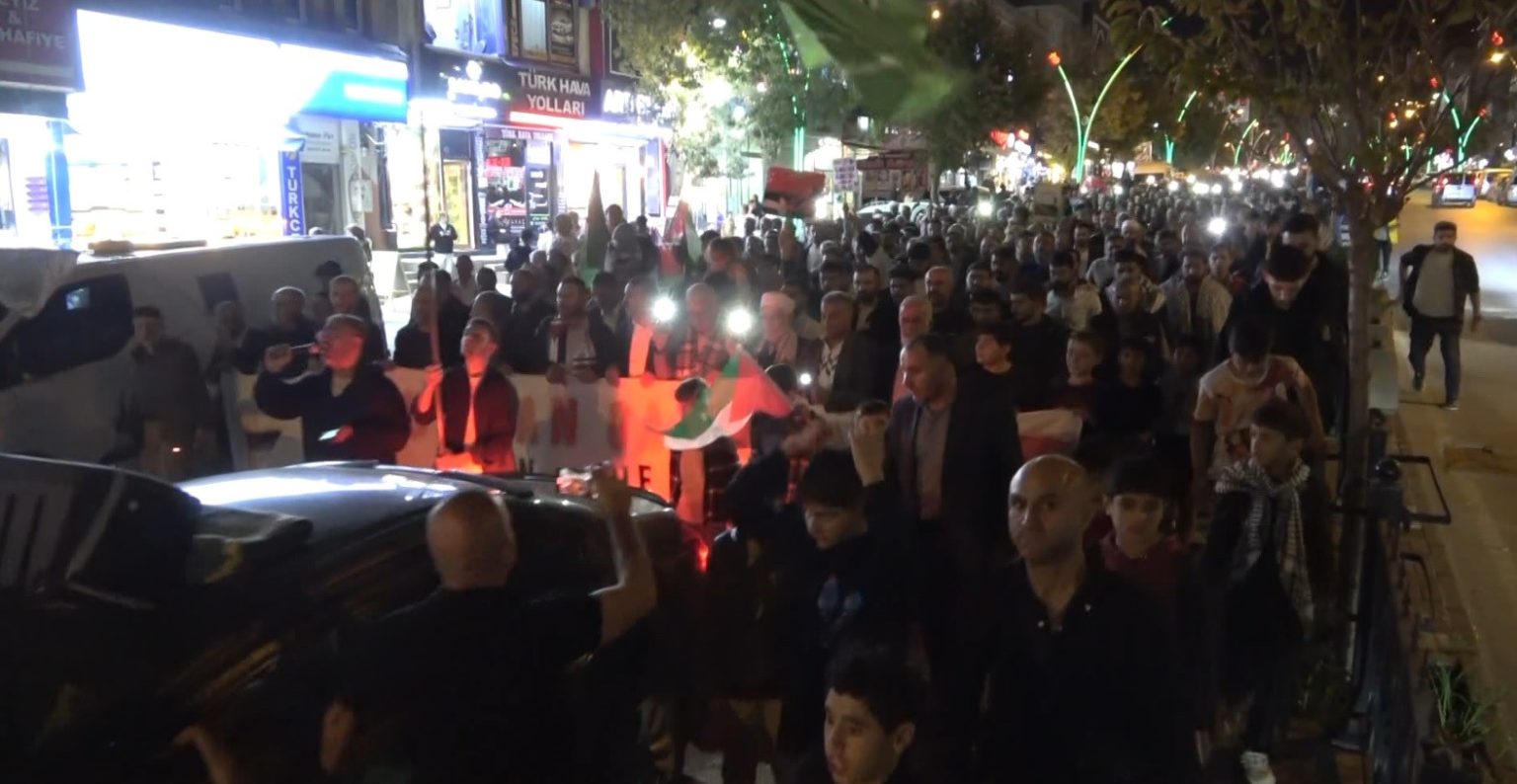 musta-binlerce-kisiden-gazzeye-destek-gosterisi