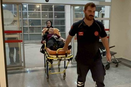 otomobilin-carptigi-kadin-yaralandi