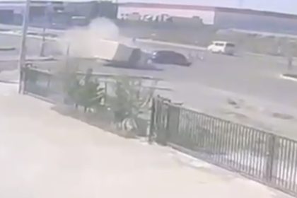 otomobilin-kamyonetle-carpistigi-kaza-kameraya-yansidi-2-yarali