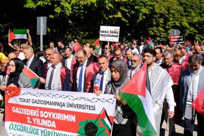 ozgur-filistin-icin-togude-yurekleri-birlestiren-yuruyus