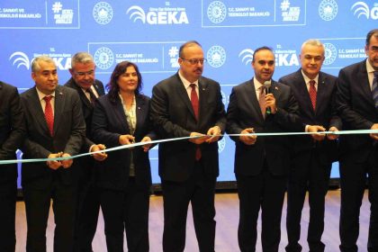 sanayi-ve-teknoloji-bakani-kacir-aydini-egenin-parlayan-yildizi-haline-getirmeye-devam-edecegiz