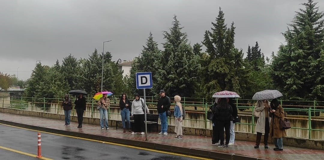 tekirdagda-tabela-var-durak-yok-vatandas-tepkili