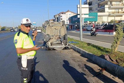 tirla-carpisan-arac-havada-takla-atip-ters-dondu-surucu-hafif-yaralandi