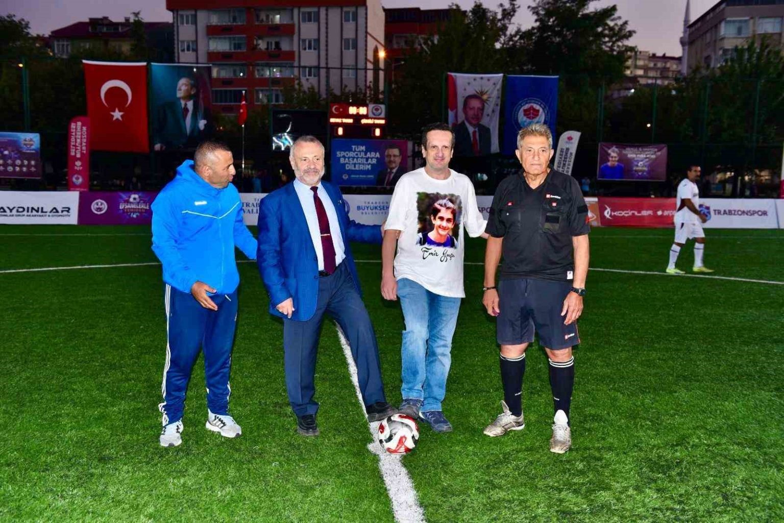 trabzonsporun-efsaneleri-emir-yusa-icin-sahaya-cikti