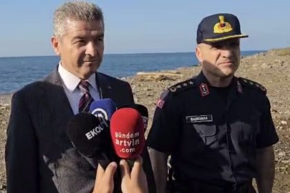 vali-ergun-buyuk-ihtimal-rusya-ukrayna-savasindan-buraya-gelen-bir-insansiz-deniz-araci-ters-donmus-vaziyette-oldugunu-tahmin-ediyoruz