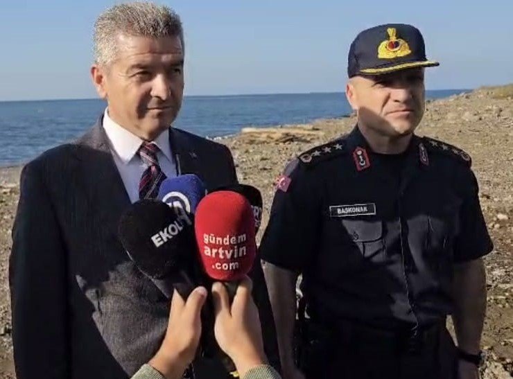 vali-ergun-buyuk-ihtimal-rusya-ukrayna-savasindan-buraya-gelen-bir-insansiz-deniz-araci-ters-donmus-vaziyette-oldugunu-tahmin-ediyoruz