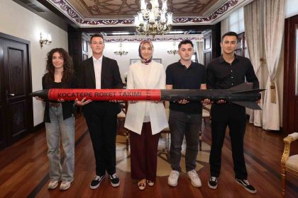 valiyi-ziyarete-roketle-geldiler