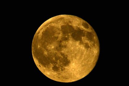 van-golu-uzerinde-dolunay-gorsel-solen-sundu