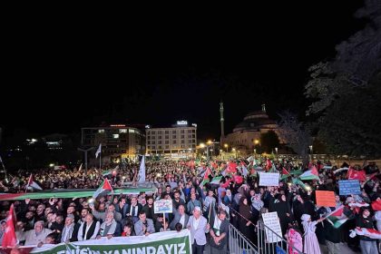 vanda-binlerce-kisi-gazze-icin-yurudu