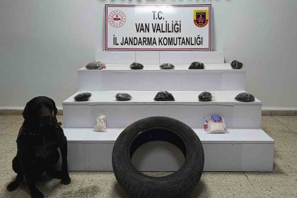 vanda-otomobil-lastiginde-6-kilo-uyusturucu-ele-gecirildi