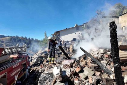 yanginda-coken-evde-kaybolan-agabey-ve-kardes-hala-bulunamadi