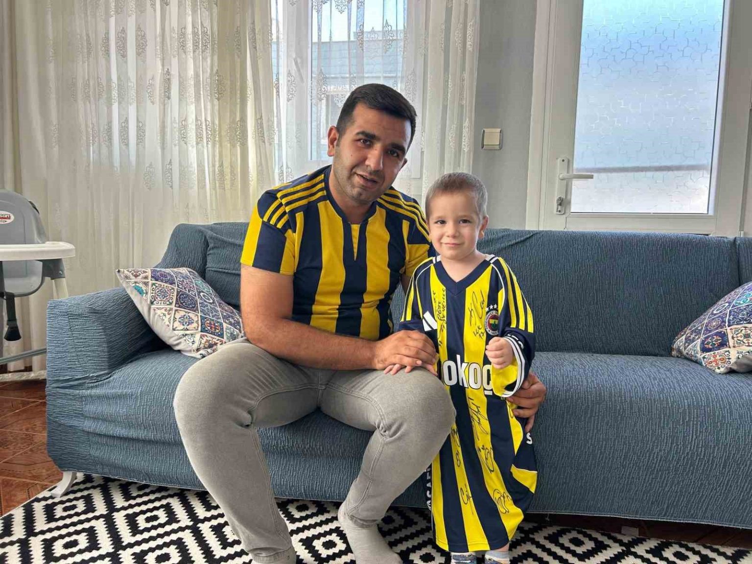 14-ay-suren-mucadeleyle-kanseri-yenen-tamer-talhaya-imzali-fenerbahce-formasi-hediye-edildi