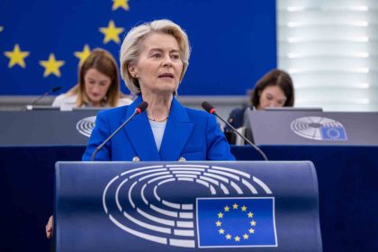 ab-komisyonu-baskani-leyen-rusyayi-avrupaya-karsi-hibrit-savas-yurutmekle-sucladi