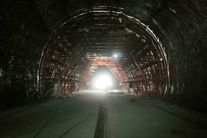 ankara-ile-izmir-arasindaki-seyahat-suresini-35-saate-dusurecek-projede-koroglu-tunelinde-isik-gorundu