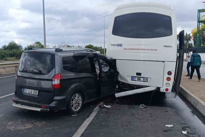 antalyada-hafif-ticari-arac-midibuse-carpti-1i-agir-2-yarali