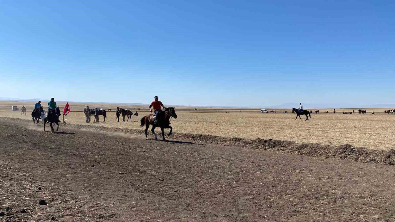 arpacayda-4-geleneksel-rahvan-at-yarislari-yapildi