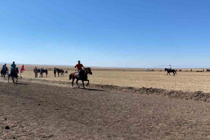 arpacayda-4-geleneksel-rahvan-at-yarislari-yapildi