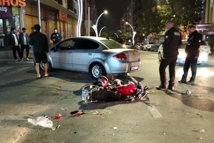 bafrada-otomobil-ile-motosiklet-carpisti-1-yarali