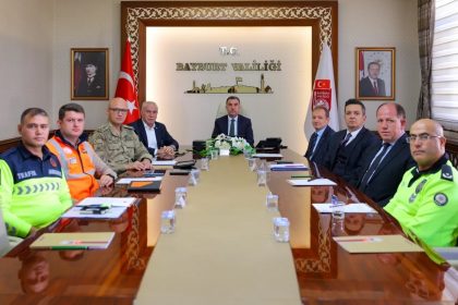 bakan-yerlikaya-ve-uraloglu-valilerle-vks-uzerinden-toplanti-yapti