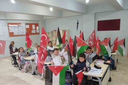 balikesir-okullarinda-ogrencilerden-filistine-destek