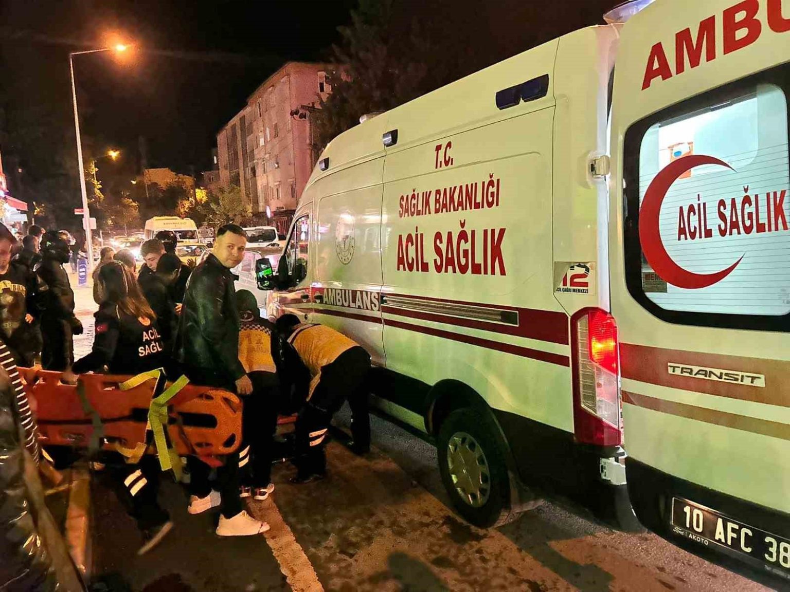 balikesirde-motosiklet-yayaya-carpti-2-yarali