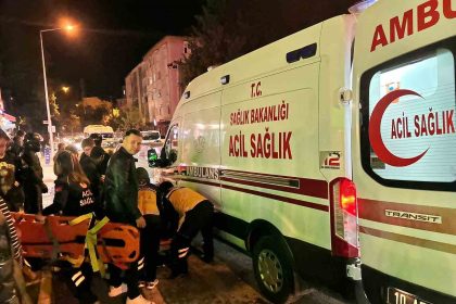 balikesirde-motosiklet-yayaya-carpti-2-yarali