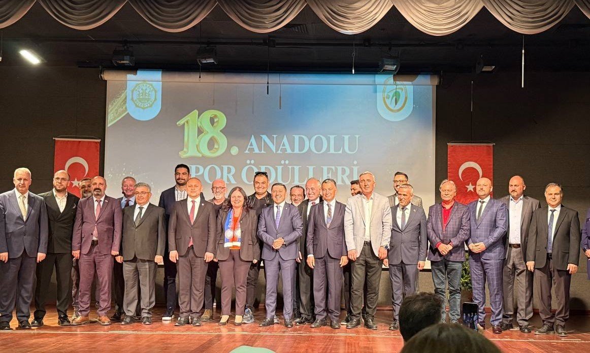 baskan-ciftciye-yilin-ilce-belediye-baskani-odulu