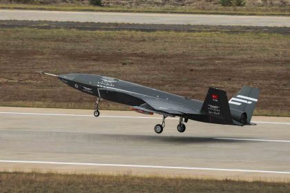 bayraktar-kizilelmadan-ilk-atista-hedefler-tam-isabet