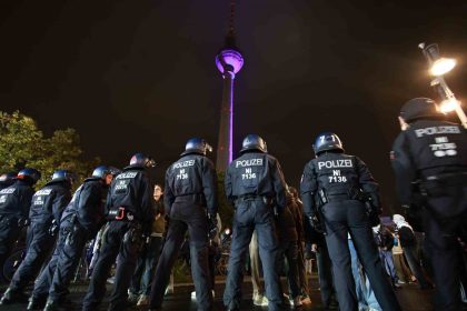 berlinde-filistine-destek-gosterisinde-polisten-sert-mudahale
