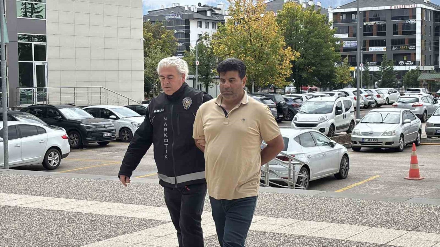 boluda-aracin-dingillerine-gizlenmis-7-kilo-uyusturucu-ele-gecirildi