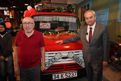 cicek-abbas-yillar-sonra-minibusuyle-bulustu