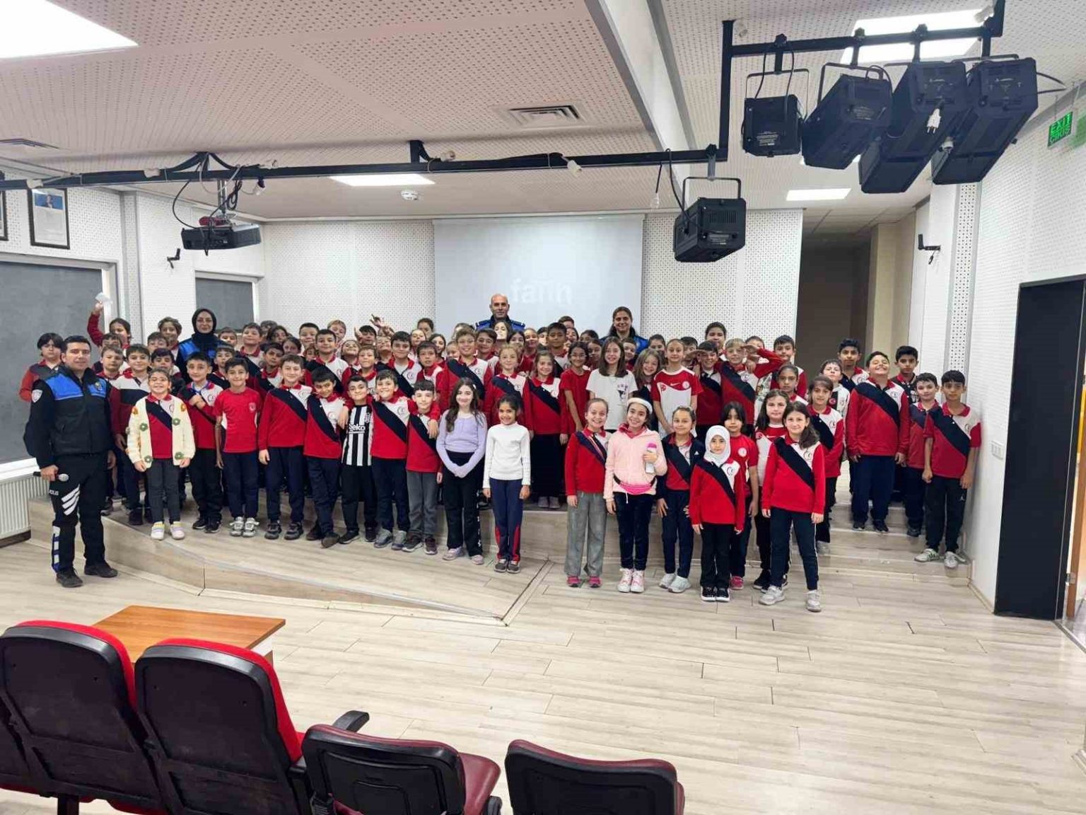 cocuklara-112-acil-cagri-hattinin-etkin-kullanimi-anlatildi