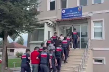 duzcede-havaya-ates-acan-5-kisi-kiskivrak-yakalandi