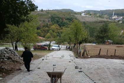 duzcede-koy-ic-yollarda-kis-oncesi-son-calismalar-yapiliyor