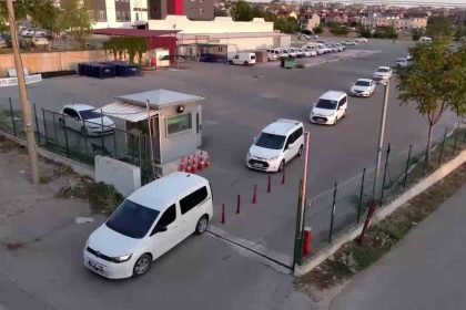 ehliyetlerine-el-konulan-suruculer-icin-sahte-alkol-testi-duzenleyen-sebekenin-42-uyesi-yakalandi
