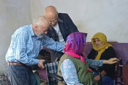 emekli-astsubaylardan-tekerlekli-sandalye-destegi
