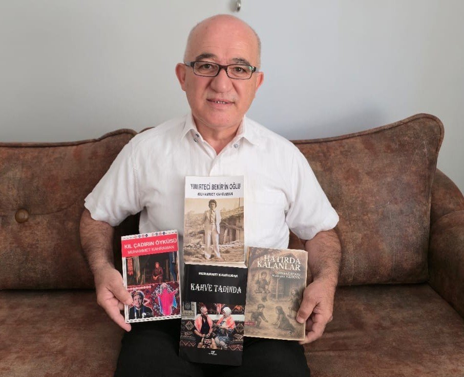 emekli-ogretmen-yazdigi-kitaplariyla-kent-kulturune-hizmet-ediyor