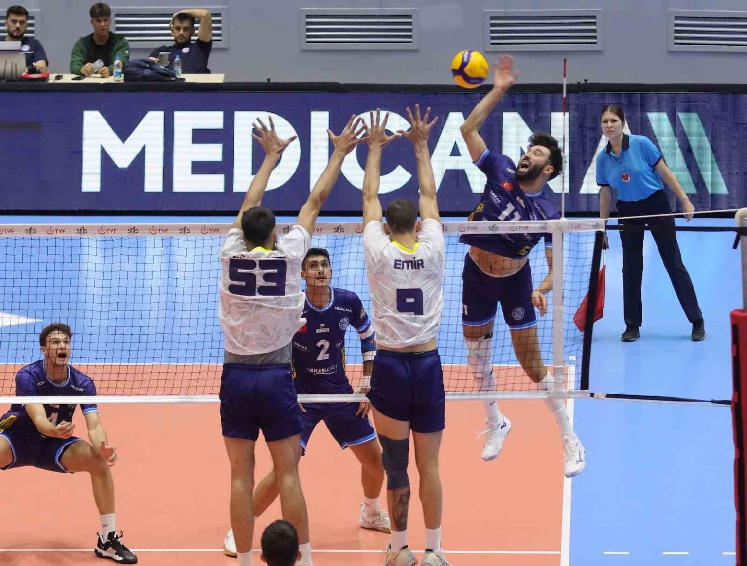 erkekler-voleybol-1-ligi-arkas-spor-0-fenerbahce-3