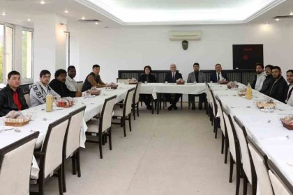 esogu-yonetimi-uluslararasi-ogrencilerle-ogle-yemeginde-bir-araya-geldi