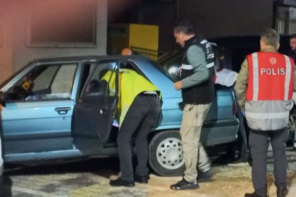 ezinede-uyusturucu-operasyonu-kokain-ve-500-bin-tl-yakalandi
