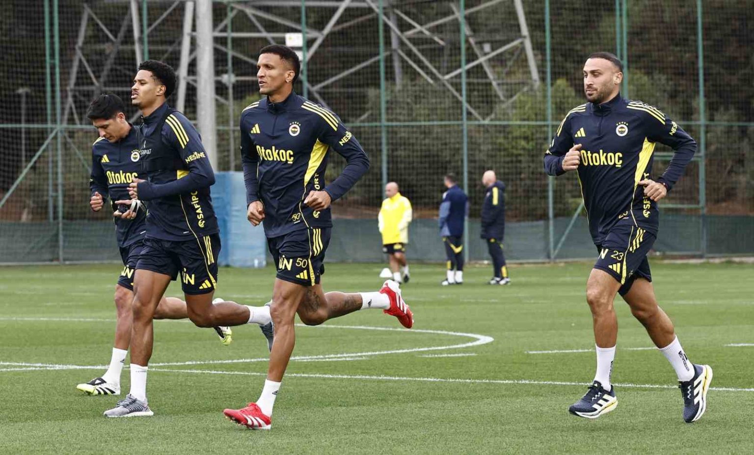fenerbahce-gunu-iki-antrenmanla-tamamladi