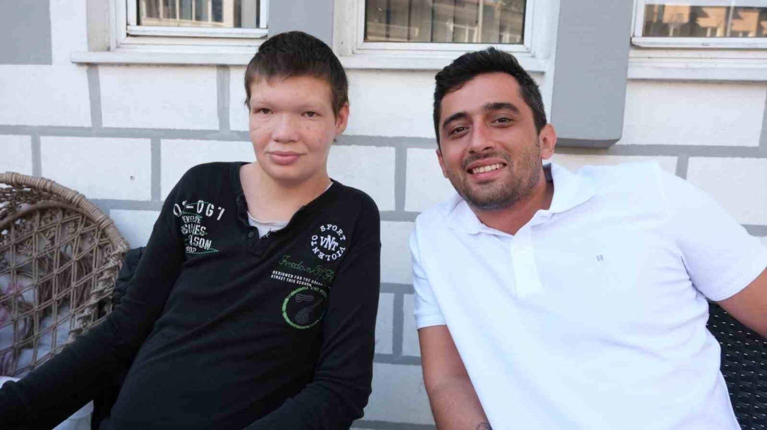 ihanin-haberi-ses-getirdi-cam-kemik-hastasi-genc-akulu-sandalyesine-kavustu