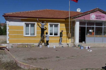 infaz-koruma-memurlari-bos-vakitlerinde-okullarin-bakim-ve-onarimlarini-gerceklestiriyor