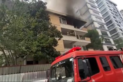 kadikoyde-metruk-binada-cikan-yangin-panige-neden-oldu