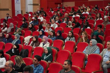 karabuk-universitesinde-gazzede-cocuk-olmak-paneli-duzenlendi